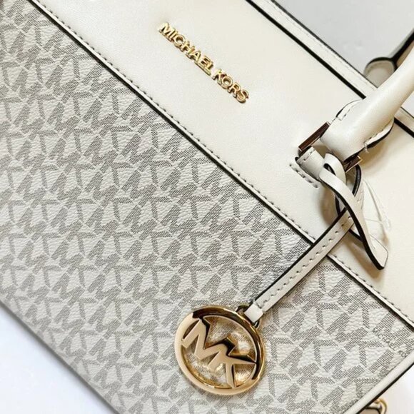 Michael Kors MK Jet Set Travel Medium Duffle Bag Satchel in Light Cream - Picture 2 of 9